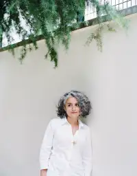 Roxana Azimi, journalist, critic, art, Portrait, image, Bild, arts journalist, kai juenemann, Paris, french 